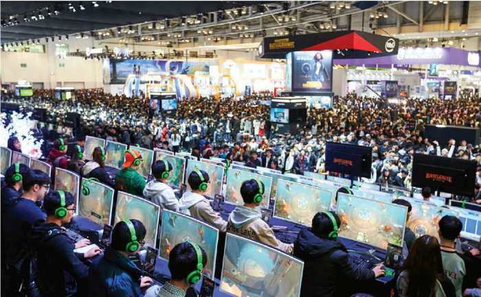 Video Games, Leading Cultural Content South Korea has emerged as a leading exporter of cultural content, such as K-pop, broadcast programs, and video games, in addition to cars and electronic goods. The photo shows visitors enjoying diverse games at G-Star 2017 held in Busan.